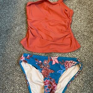 Cupshe Rust Tankini Top with Blue Floral Bikini Bottoms in size small